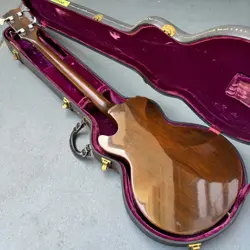 TRIUMPH BASS WALNUT