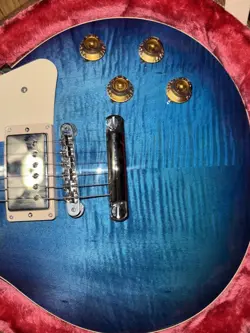 FIGURED TOP GUITAR