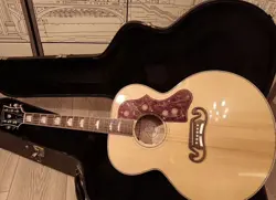 GIBSON SJ-200 ACOUSTIC GUITAR
