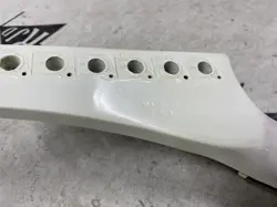 GUITAR HUSK WHITE