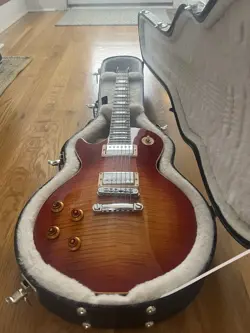 CHERRY SUNBURST. EXCELLENT