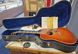 FREE SHIPPING! BEAUTIFUL USA GIBSON HUMMINGBIRD W/ HARD CASE AND EXTRAS!