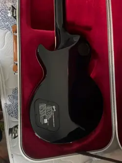 GIBSON LES PAUL GUITAR