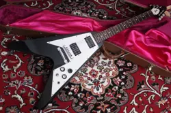 GIBSON FLYING V BLACK MADE IN USA 1995 SOLID BODY ELECTRIC GUITAR