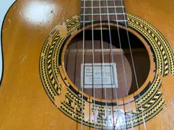 VINTAGE CLASSICAL GUITAR