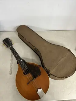 MANDOLIN BY GIBSON, A STYLE WITH ORIGINAL CASE
