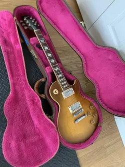 ALL ORIGINAL 1990 GIBSON LES PAUL STANDARD GUITAR IN HONEYBURST