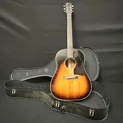 VINTAGE GIBSON J45 ACOUSTIC GUITAR. LOT.105