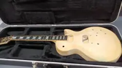 GIBSON LESPAUL CUSTOM ELECTRIC GUITAR