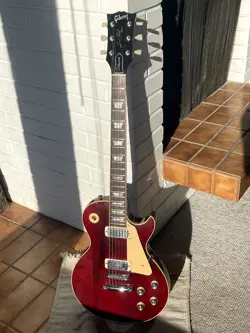 DELUXE 1975 WINE