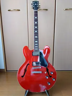 SEMI-ACOUSTIC GUITAR GIBSON ES-335 CHERRY RED BLOCK INLAY