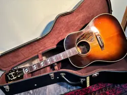 ACOUSTIC GUITAR GIBSON 1942 SOUTHERN JUMBO CUSTOM LINE 2001 SUNBURST WITH CASE