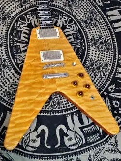 GIBSON CUSTOM SHOP CUSTOM FLYING V QUILT ANTIQUE NATURAL -2004USED!! 3.29KG