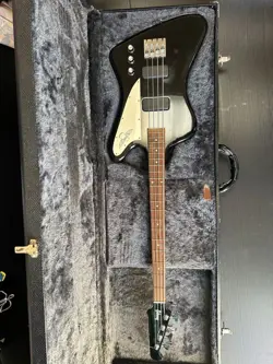 GIBSON THUNDERBIRD HARD CASE INCLUDED