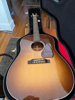 GIBSON CUSTOM SHOP J-45 HIGHLY FIGURED ACACIA HONEYBURST 2015 - HONEY BURST