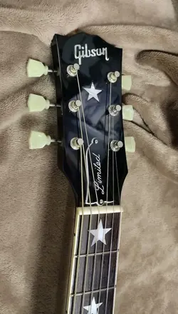 ACOUSTIC GUITAR 2017