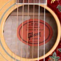 GIBSON DOVE CUSTOM RED SPRUCE & QUILT EDITION