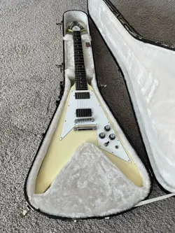 GIBSON FLYING V ALPINE WHITE