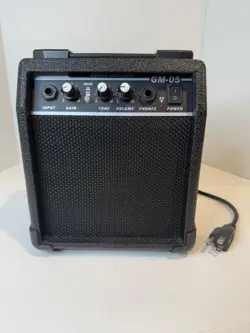 GIBSON GM-05 GUITAR AMPLIFIER AMP SPEAKER 8 WATT TURNS ON GOOD CONDITION
