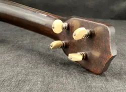 UKULELE C.