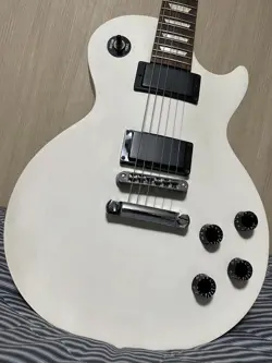 GIBSON LES PAUL WITH WHITE CASE