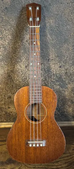 VINTAGE GIBSON UKE /  ANTIQUE 24