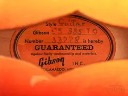 SEMI-HOLLOW VINTAGE GUITAR