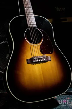 GIBSON J-45 STANDARD 2023