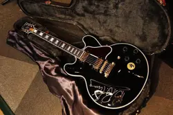 GIBSON LUCILLE BBKING / ELECTRIC GUITAR W/ ORIGINAL HC MADE IN 2004