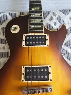 GIBSON LES PAUL DELUXE