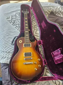 GIBSON LES PAUL DELUXE