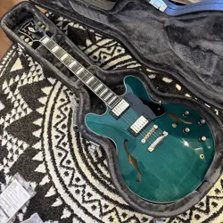 SEVEN SEMI-ACOUSTIC GIBSON
