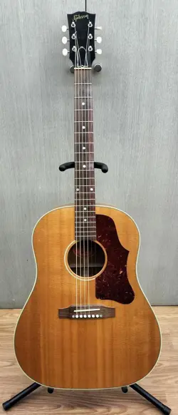 ACOUSTIC GUITAR 51631