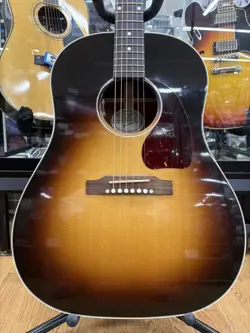 ACOUSTIC GUITAR MODEL NUMBER  J 45 STANDARD GIBSON