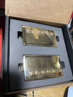 GIBSON CUSTOMBUCKER MATCHED SET DOUBLE BLACK TRUE HISTORIC GOLD COVERS