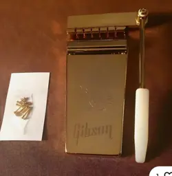 GIBSON LONG VIBROLA LYRE TREMOLO GOLD  RIGHT HAND  SALE