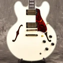 WHITE 24101512335