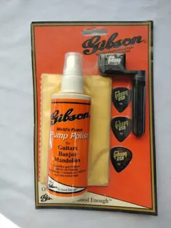 GIBSON AKMIN 1 ACC KIT  PUMP POLISH AND CLOTH COMBO PACK WITH PICKS SEALED