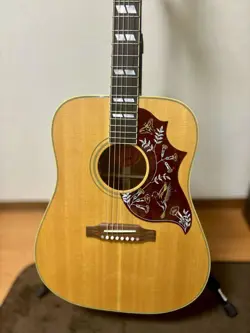 GIBSON HUMMINGBIRD ORIGINAL NATURAL ACOUSTIC GUITAR W/HARD CASE USED PRODUCT
