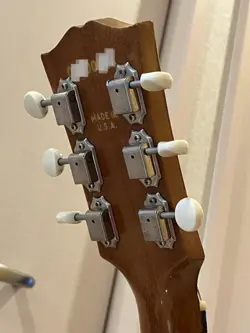 GIBSON J-50 2000