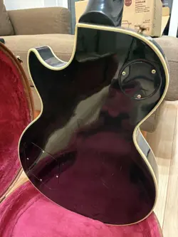 BLACK ELECTRIC GUITARS