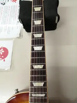 GIBSON LESPAUL CLASSIC PLUS ELECTRIC GUITAR SAFE DELIVERY FROM JAPAN