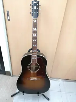 GIBSON SOUTHERN JUNBO ACOUSTIC GUITAR