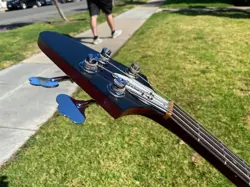 BASS CUSTOM