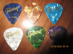 6 PACK OF GIBSON CELLULOID GUITAR PICKS - MULTI-COLORS, .71MM #1483