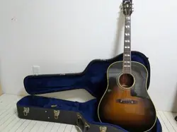 GIBSON SOUTHERN JUMBO ACOUSTIC GUITAR WITH HARD CASE