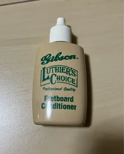 GIBSON FRETBOARD CONDITIONER AND PICKS