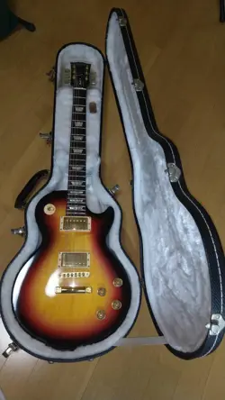 GIBSON USA LESPAUL STUDIO 2009MODEL ELECTRIC GUITAR SUNBURST HARD CASE USED