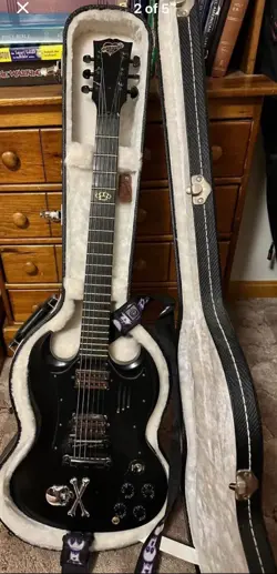 GIBSON SG MENACE WITH CASE  MINOR WEAR BLACK  SKULL STRAP
