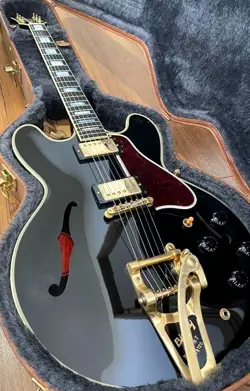 GIBSON MEMPHIS ES-355 W/BIGSBY SEMI-HOLLOW BLACK ELECTRIC GUITAR FROM JAPAN